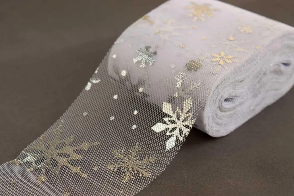 Фатин для бантиков Лентомания 6см белый со снежинками (Tulle6-whtsf), фото №1 Фатин для бантиков Лентомания 6см белый со снежинками (Tulle6-whtsf), фото №1