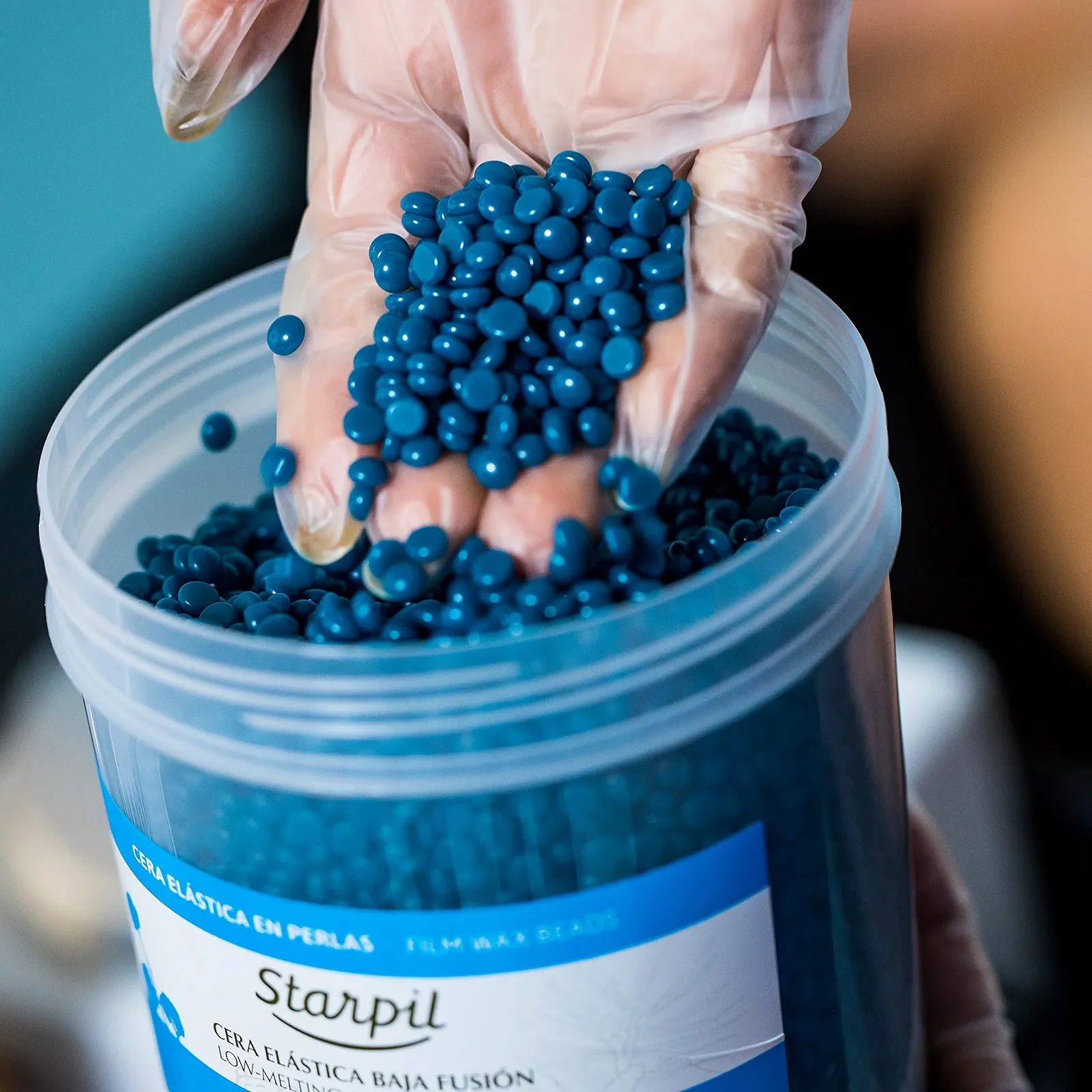 Пленочный воск в гранулах Starpil Filmwax Blue Azul Polymer Blend 600 г, фото №9 Пленочный воск в гранулах Starpil Filmwax Blue Azul Polymer Blend 600 г, фото №9
