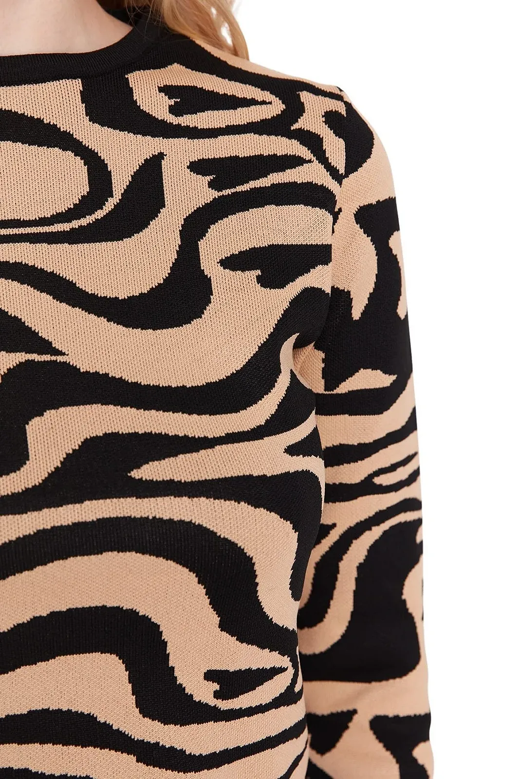 Женский свитшот TRENDYOL с круглым вырезом и анималистическим принтом, фото №5 Женский свитшот TRENDYOL с круглым вырезом и анималистическим принтом, фото №5