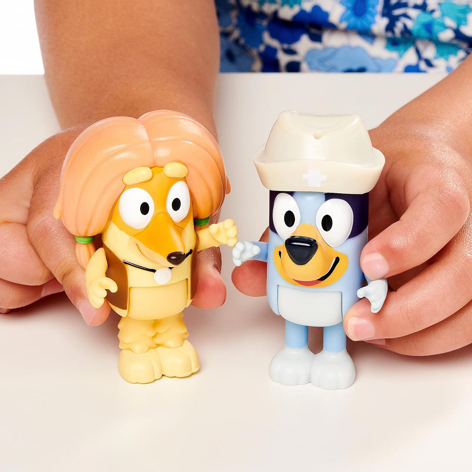 Набір фігурок Лікарі Bluey та Indy 2 Шарнірні фігурки 6,35 см. У наборі шапка медсестри. Колекційна іграшка, фото №5