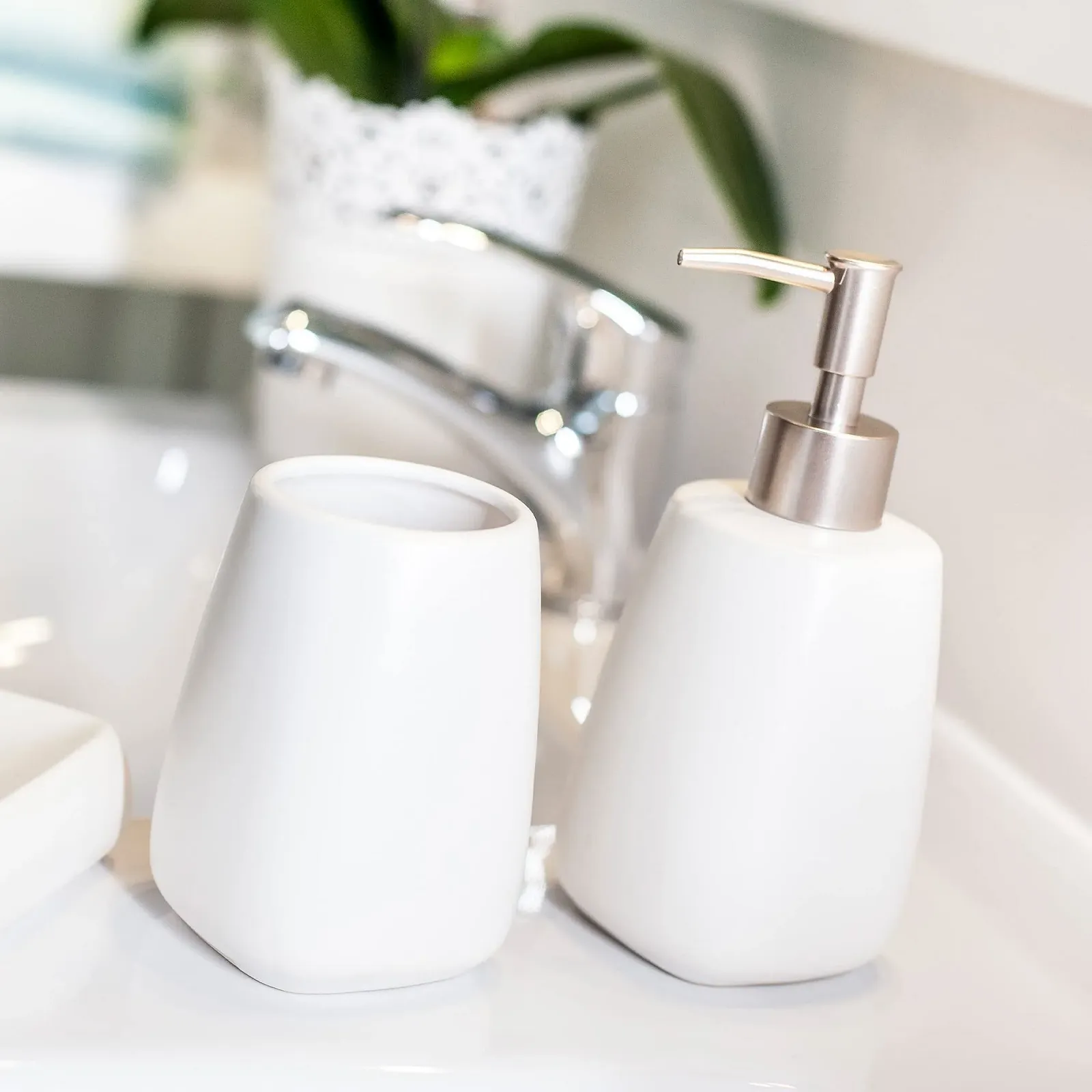 Набор аксессуаров для ванной комнаты KADAX 2 шт. Стакан и Диспенсер белый, фото №7 Набор аксессуаров для ванной комнаты KADAX 2 шт. Стакан и Диспенсер белый, фото №7