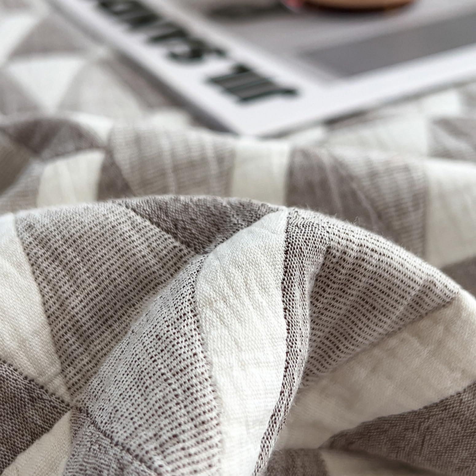 Одеяло LGYKUMEG Легкое Летнее, Мягкое и Дышащее Покрывало, 3-слойное Теплое Одеяло, Сделано из Мягкого Хлопка, Коричневое, 180 см x 220 см, фото №4