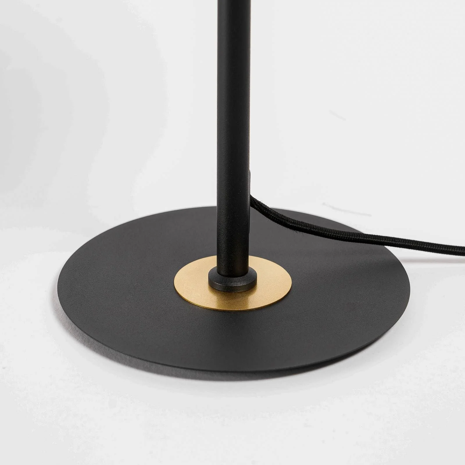 Настільна лампа Lucande Aparas металева E27 Black, фото №7