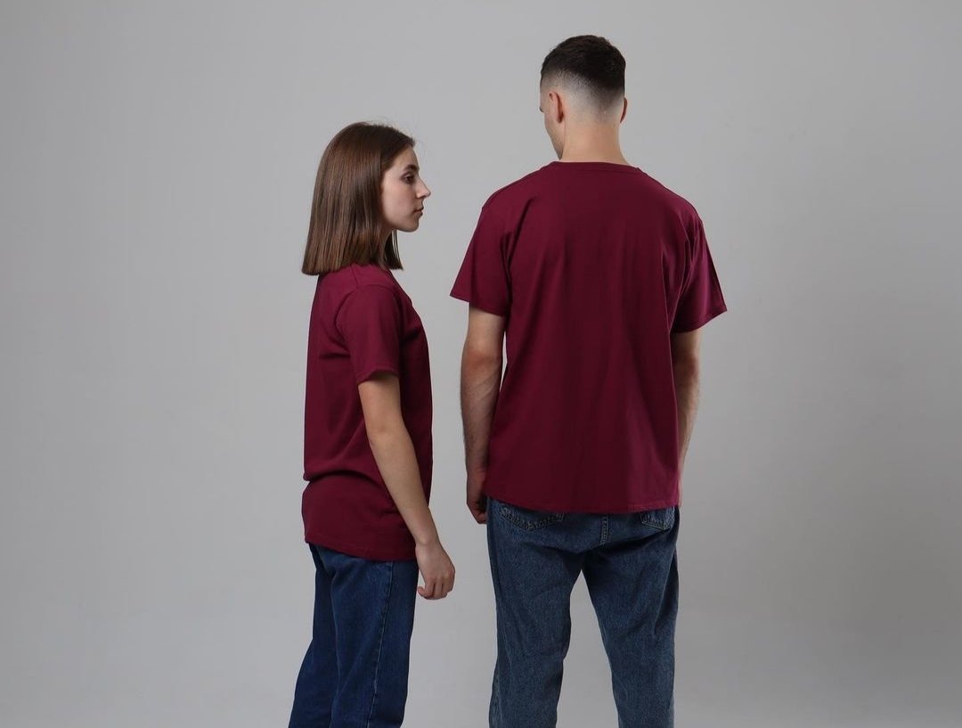 Бордова хлопкова однотонна футболка унісекс, фото №2