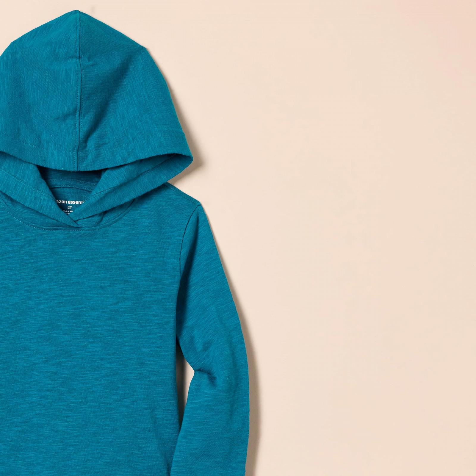 Лёгкая футболка с длинным рукавом и капюшоном Amazon Essentials для мальчиков, 2 шт., фото №2