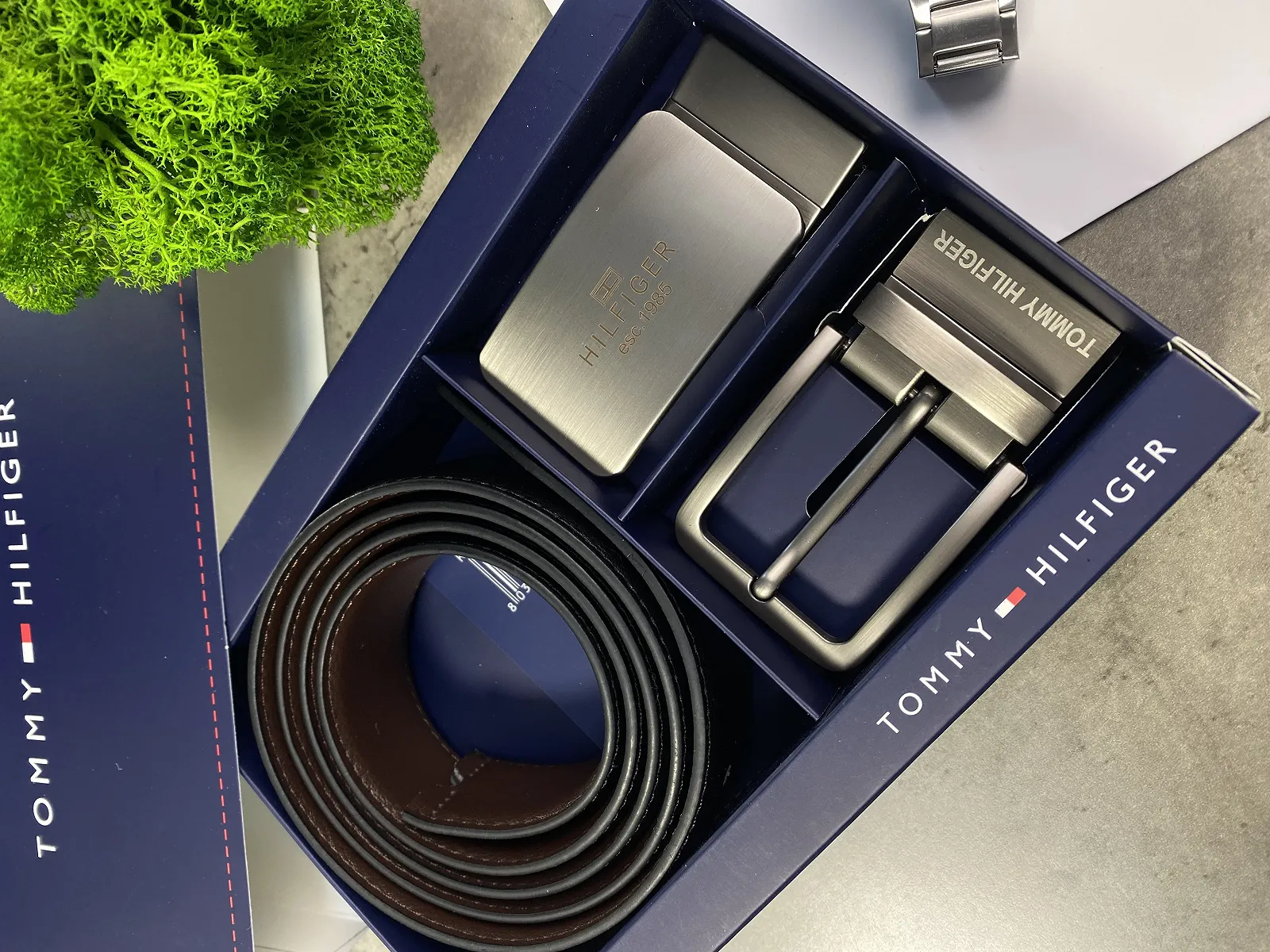 Подарунковий набір зі шкіряним ремнем TH з двома змінними пряжками Томмі Хілфігер, фото №9