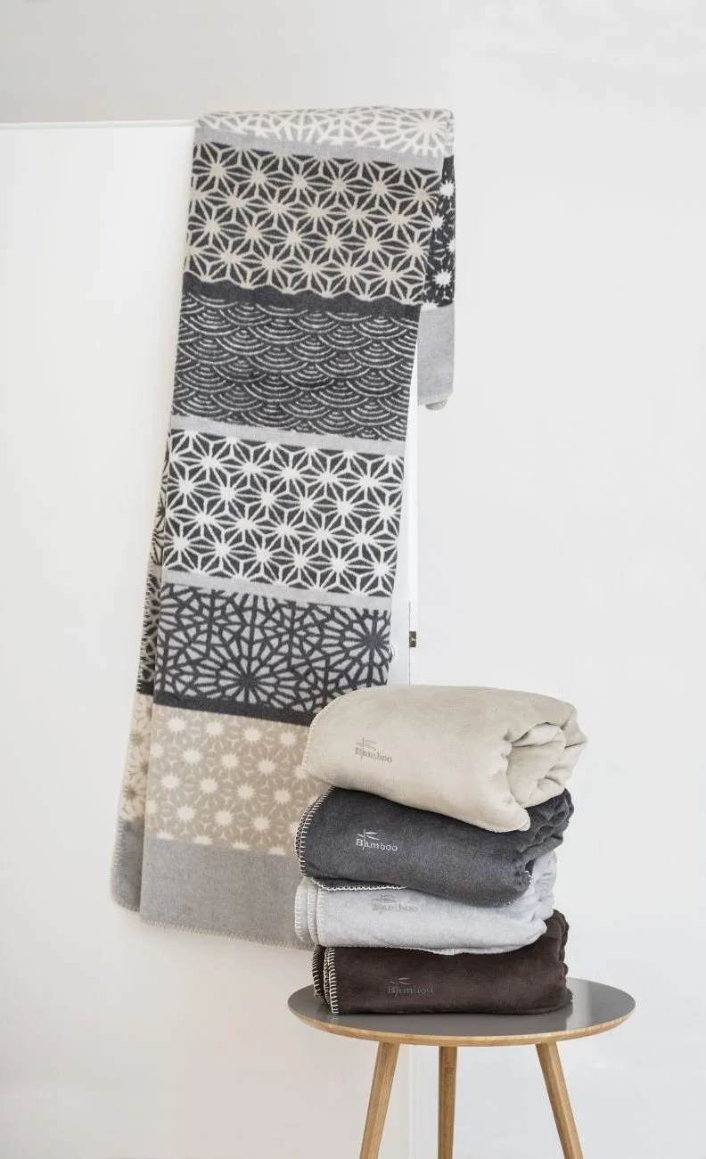 Покривало David Fussenegger Однотонна з вишивкою Anthracite 150/200, фото №2 Покривало David Fussenegger Однотонна з вишивкою Anthracite 150/200, фото №2