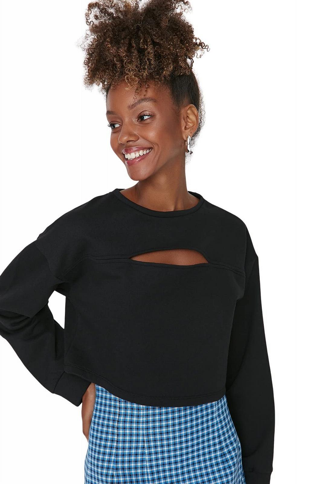 Женский свитшот TRENDYOL с круглым вырезом, однотонный, фото №1 Женский свитшот TRENDYOL с круглым вырезом, однотонный, фото №1