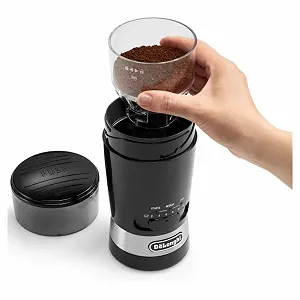 Кофемолка De'Longhi KG210 Электрическая для цельных кофейных зерен, специй и орехов, лезвия из нержавеющей стали, 170 Вт, пластик, черный цена на synthetic.ua - Фото 1 Кофемолка De'Longhi KG210 Электрическая для цельных кофейных зерен, специй и орехов, лезвия из нержавеющей стали, 170 Вт, пластик, черный synthetic.ua - Фото 1