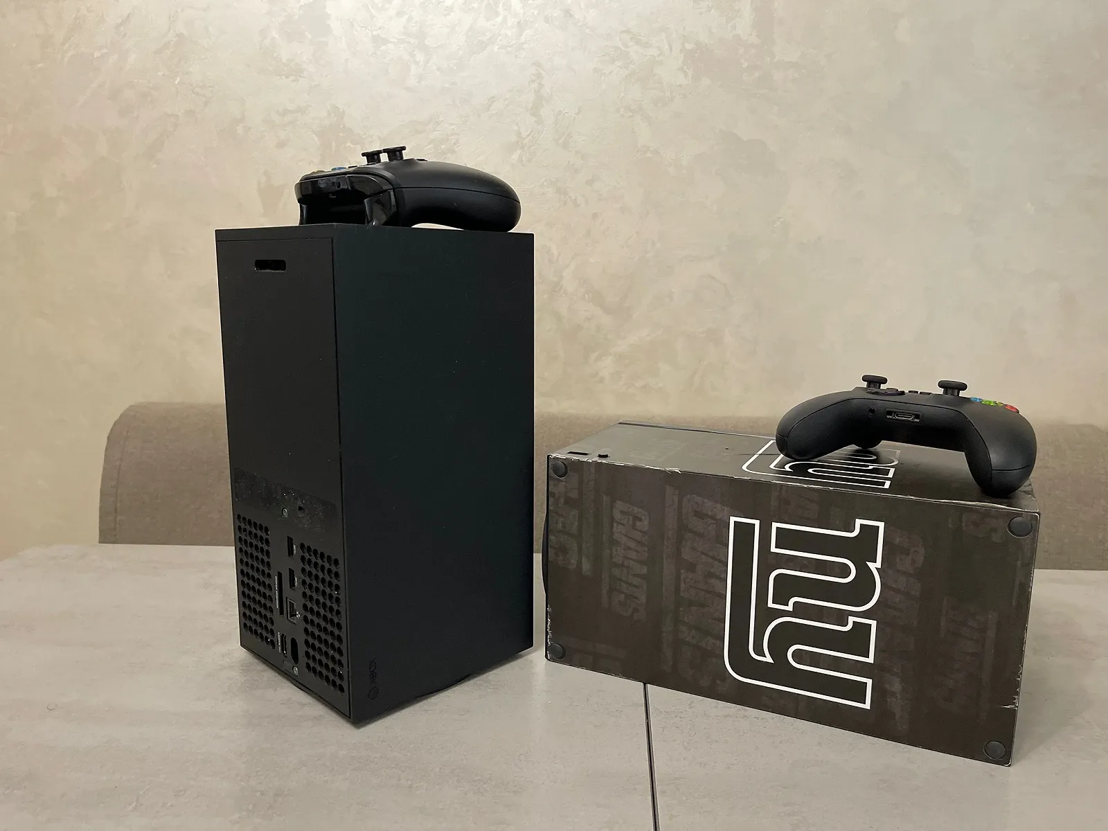 Игровая консоль Microsoft Xbox Series X, 4K, 1TB, 16GB, AMD Zen 2 + джойстик, фото №1