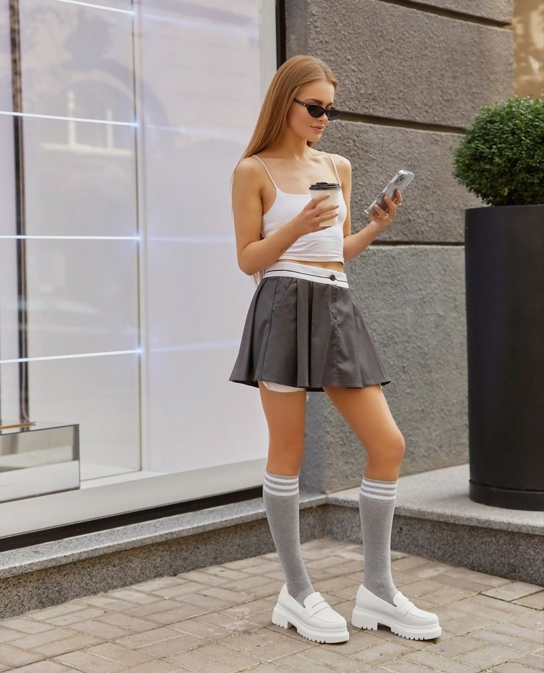 Сірі півсезонні гольфи під коліном з білими смужками для дівчини, фото №2