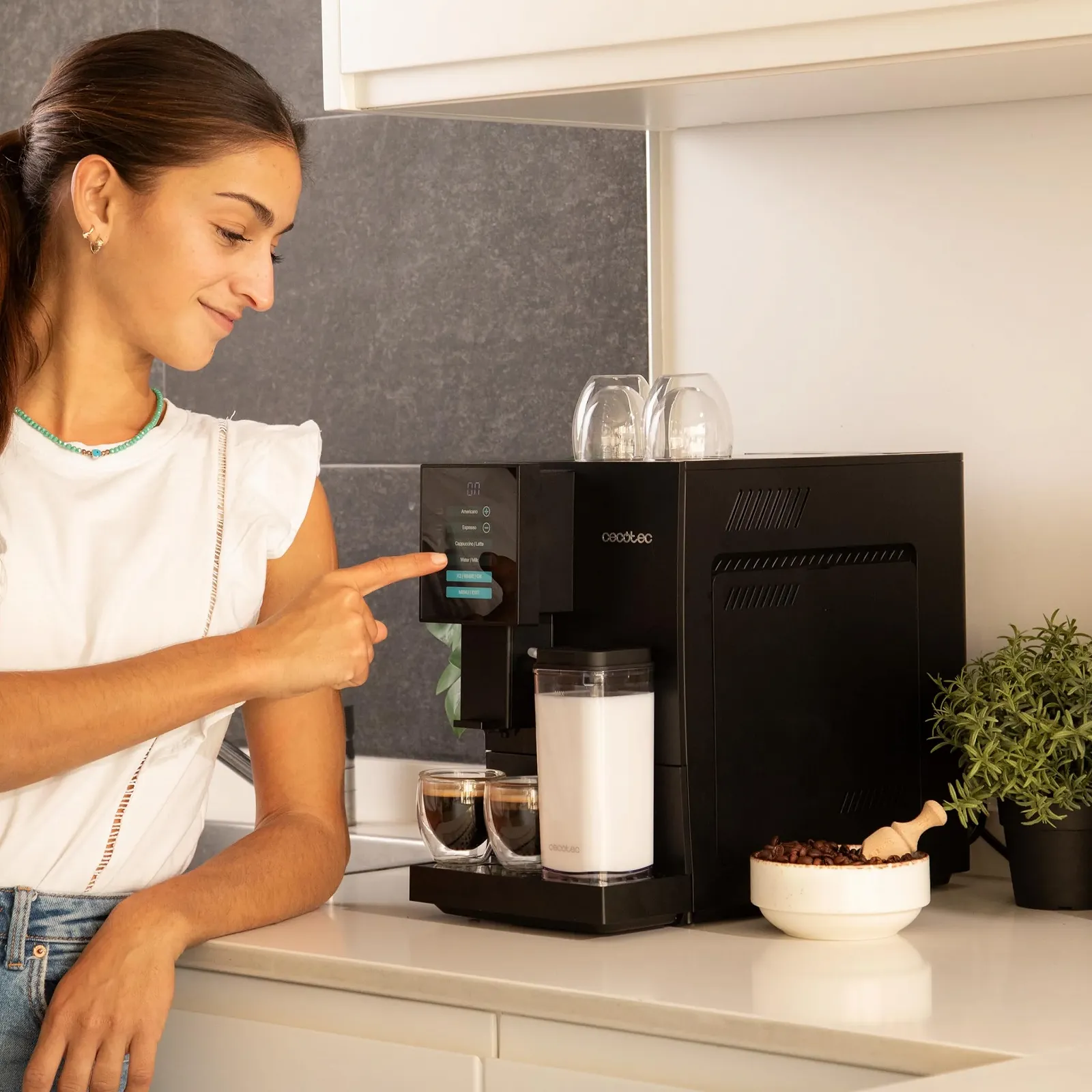 Суперавтоматична кавомашина Cecotec Cremmaet Compactccino Black, 19 Bar, Thermoblock System, резервуар для кавових зерен 150 г, резервуар для води 1,1 л, молоко 400 мл, фото №11