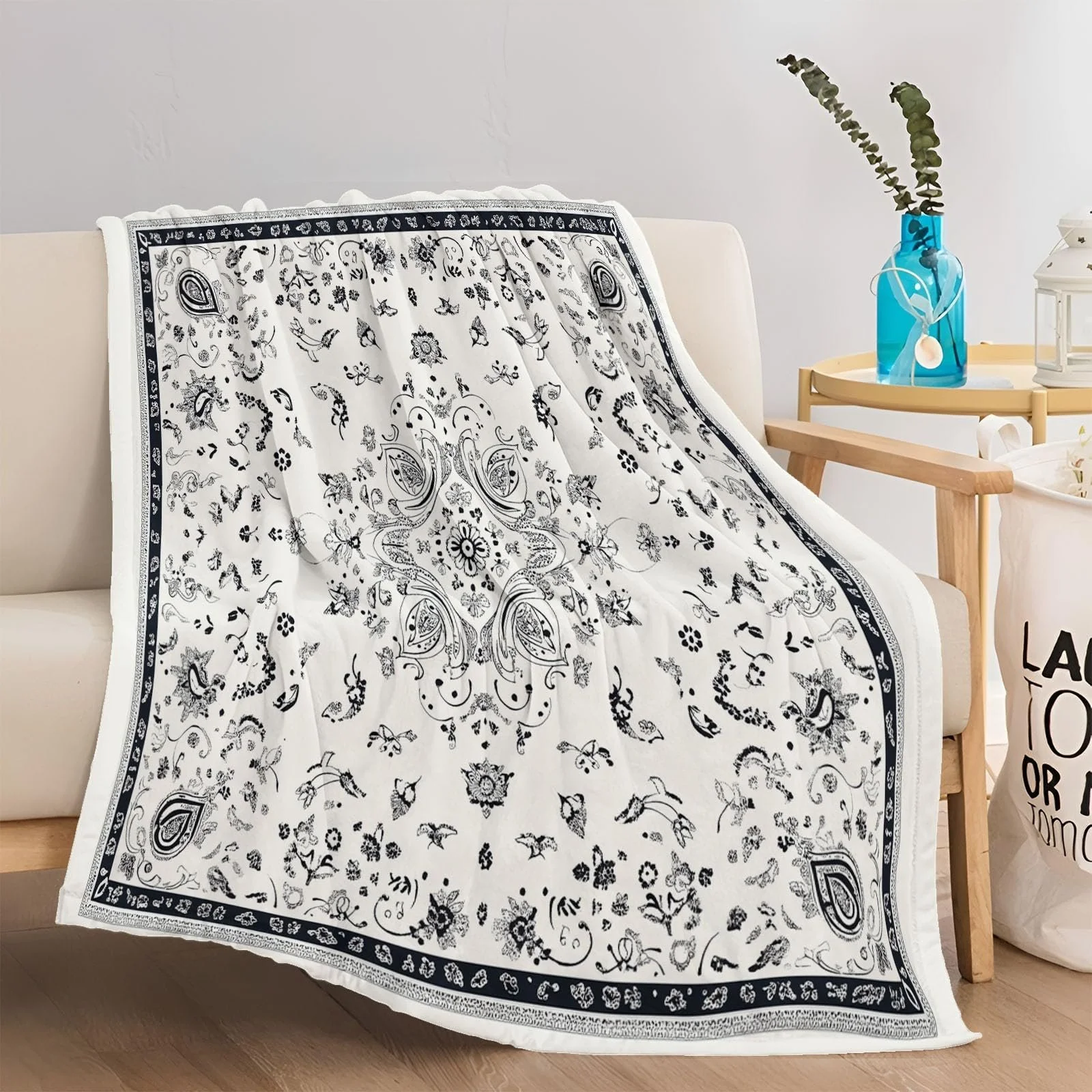 Фланелевое одеяло Paisley Bandana Flowers 3D Printed Черно-белый 180 x 220 см, фото №2