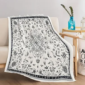 Фланелева Покривало Paisley Bandana Flowers 3D Printed Чорно-білий 180 x 220 см synthetic.ua - Фото 1