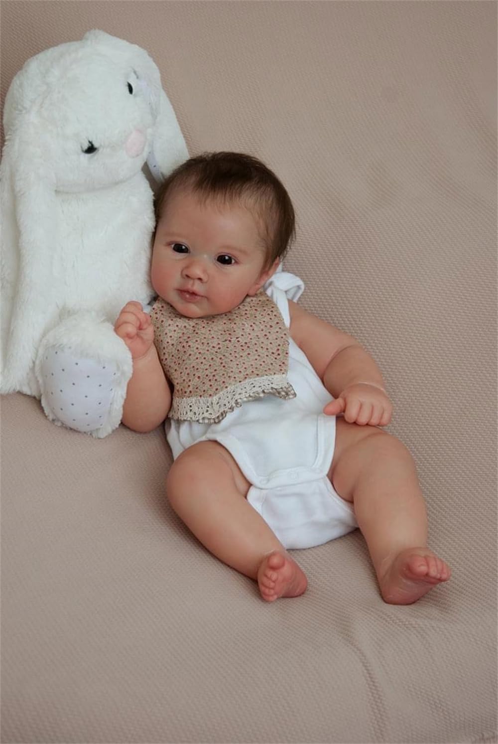 Лялька Anano Lifelike Baby 50 см Reborn Реалістична новонароджена дівчинка силіконова з нагрудником та волоссям, фото №5