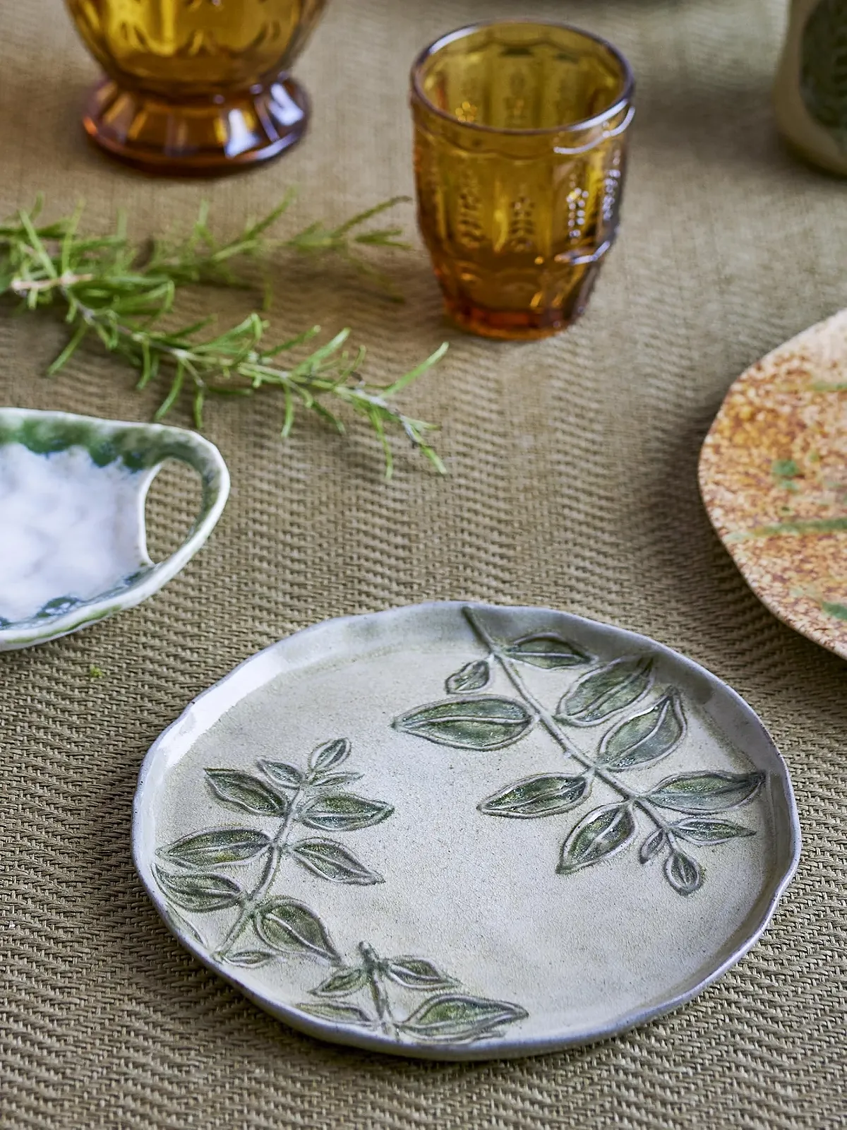 Тарілка Bloomingville Creative Collection Jasper, зелена, кераміка, діаметр 21.5 x висота 1.5 см, фото №4 Тарілка Bloomingville Creative Collection Jasper, зелена, кераміка, діаметр 21.5 x висота 1.5 см, фото №4