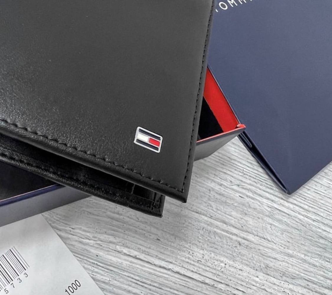 Чоловіче брендовий гаманець із натуральної шкіри Tommy Hilfiger чорний в подарунковій коробці, фото №3