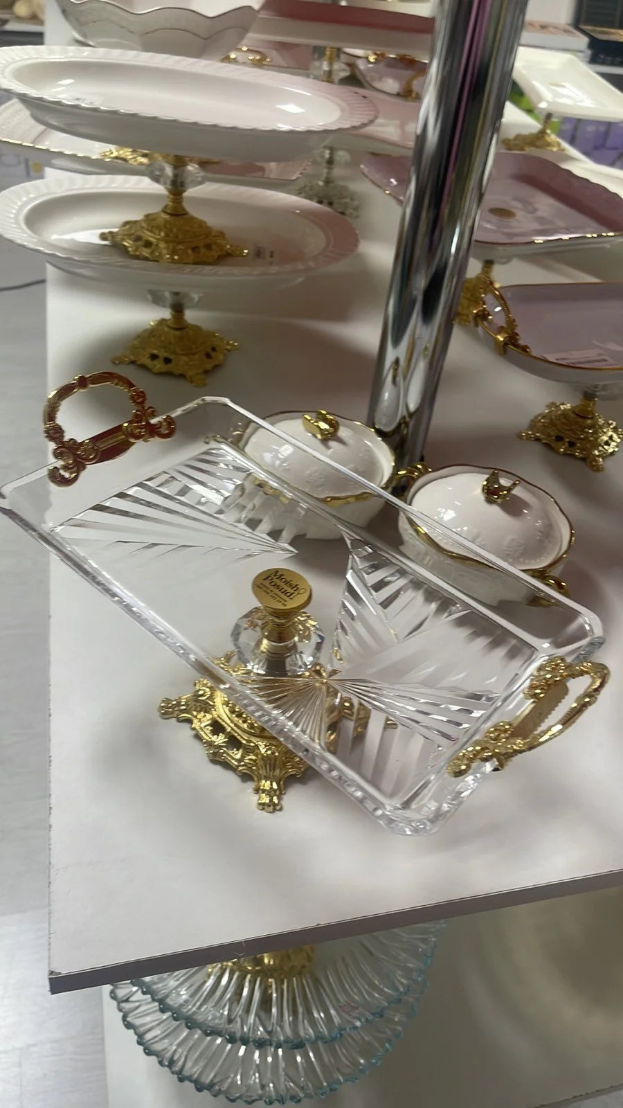 Скляне блюдо на золотій ніжці 17х28 см, тортівниця з золотими ручками, фото №1