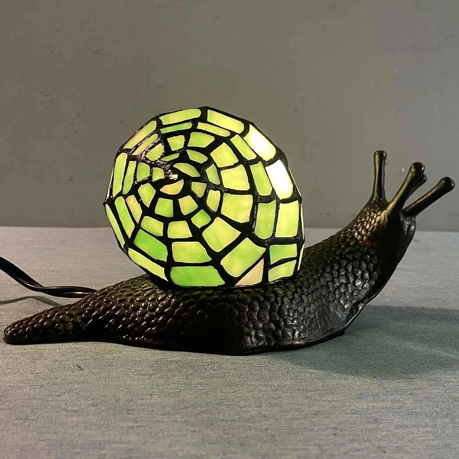 Настільна лампа Bieye L30964 Country Snail Tiffany Style Вітражне скло Зелений, фото №2