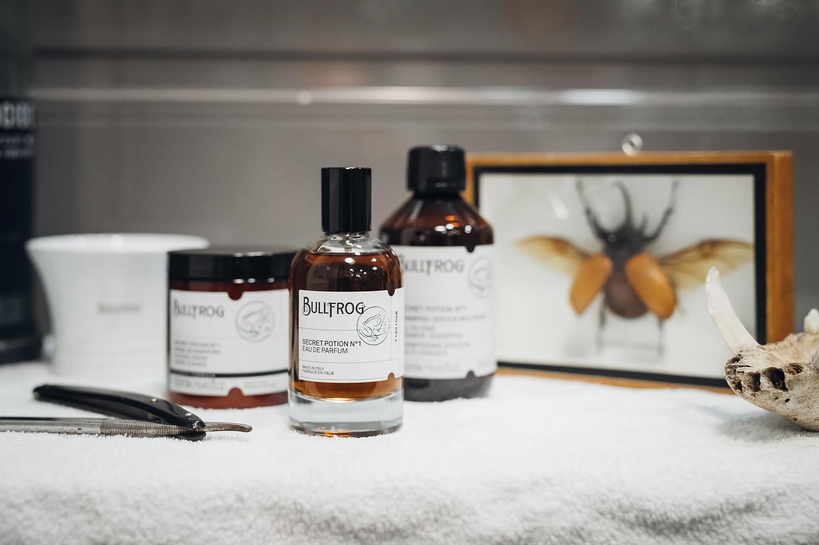 Універсальний гель для душу для тіла, обличчя та волосся Bullfrog Secret Potion N.1 92,3% натуральний деревний та амбровий аромат 100 мл, фото №4 Універсальний гель для душу для тіла, обличчя та волосся Bullfrog Secret Potion N.1 92,3% натуральний деревний та амбровий аромат 100 мл, фото №4