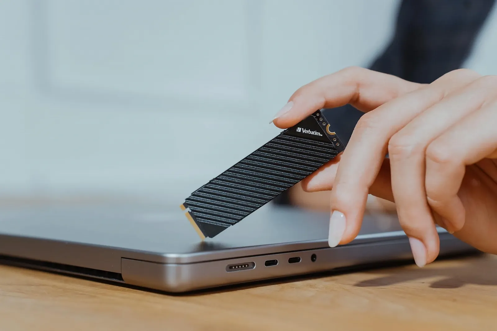 Внутренний SSD Verbatim Vi7000G NVMe M.2 PCIe Gen 4 4 ТБ Black, фото №5 Внутренний SSD Verbatim Vi7000G NVMe M.2 PCIe Gen 4 4 ТБ Black, фото №5