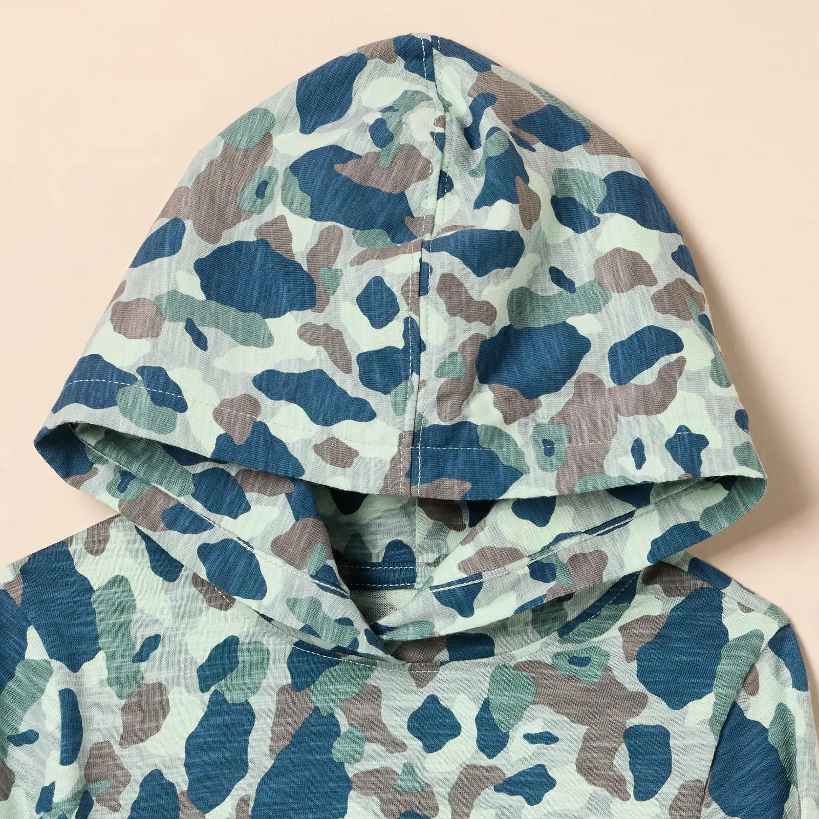 Лёгкая футболка с длинным рукавом и капюшоном Amazon Essentials для мальчиков, 2 шт., фото №4 Лёгкая футболка с длинным рукавом и капюшоном Amazon Essentials для мальчиков, 2 шт., фото №4