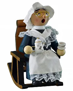 Купить Фигурка для курения Yanka-Style Бабушка в кресле-качалке Oколо 15 см высотой - Фото 1 Фигурка для курения Yanka-Style Бабушка в кресле-качалке Oколо 15 см высотой - Фото 1