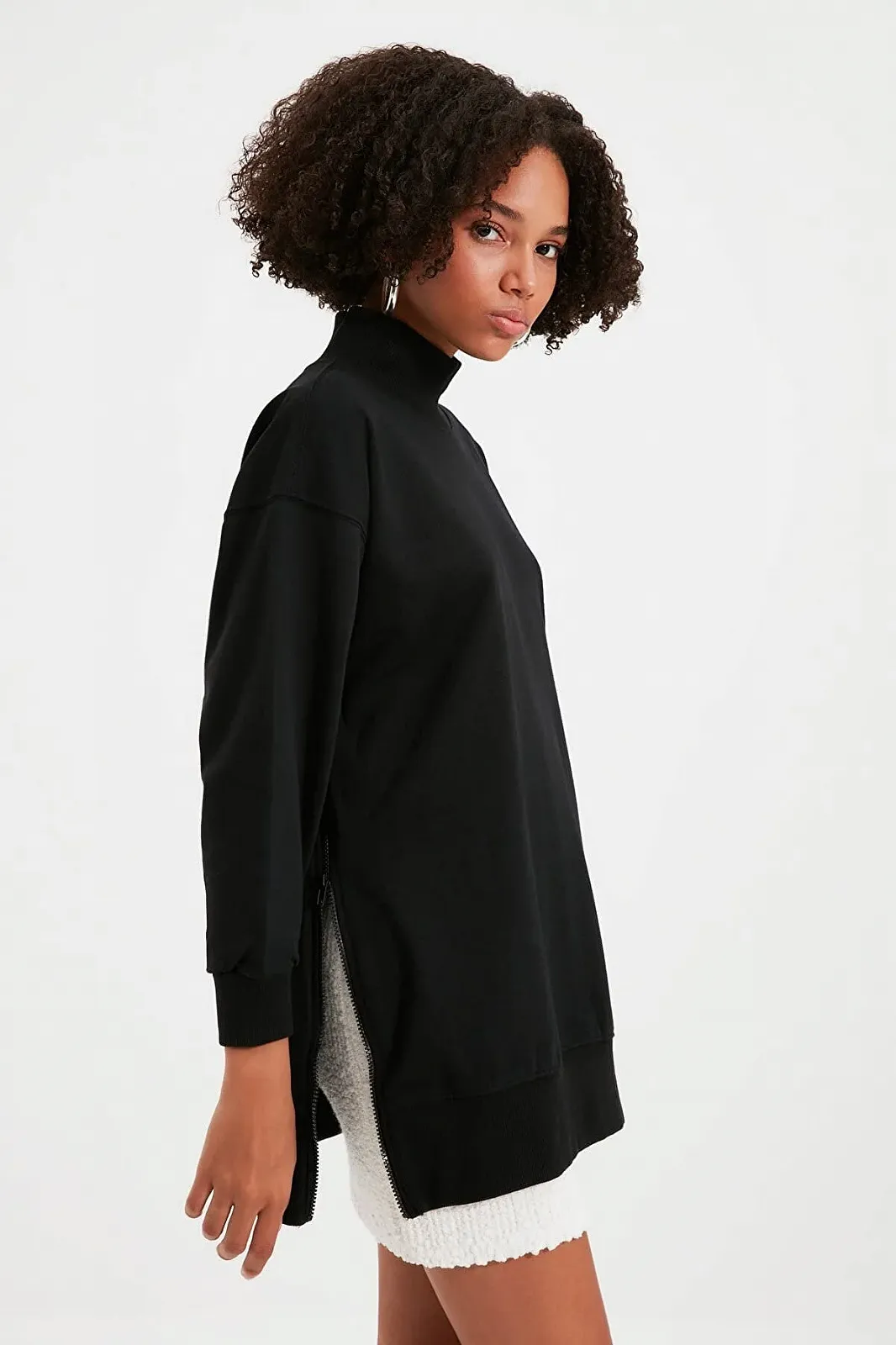 Жіночий світшот Trendyol Oversize, однотонний, з коміром-стійкою, фото №4 Жіночий світшот Trendyol Oversize, однотонний, з коміром-стійкою, фото №4