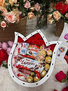 Бокс солодощів для дівчини у формі тюльпана synthetic.ua - Фото 1