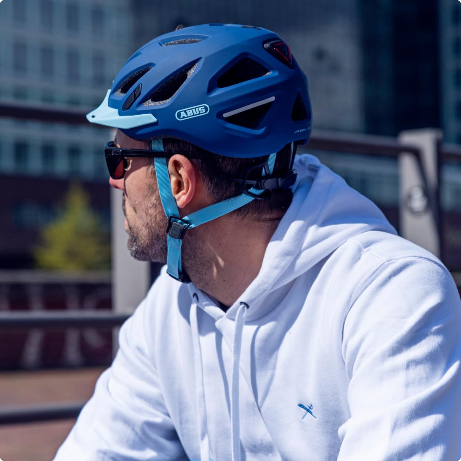 Шлем ABUS Urban-I 3.0 L, унисекс, городской, велосипедный, со задней подсветкой, козырьком и магнитной застежкой, Glacier Blue, 56-61 см, фото №6