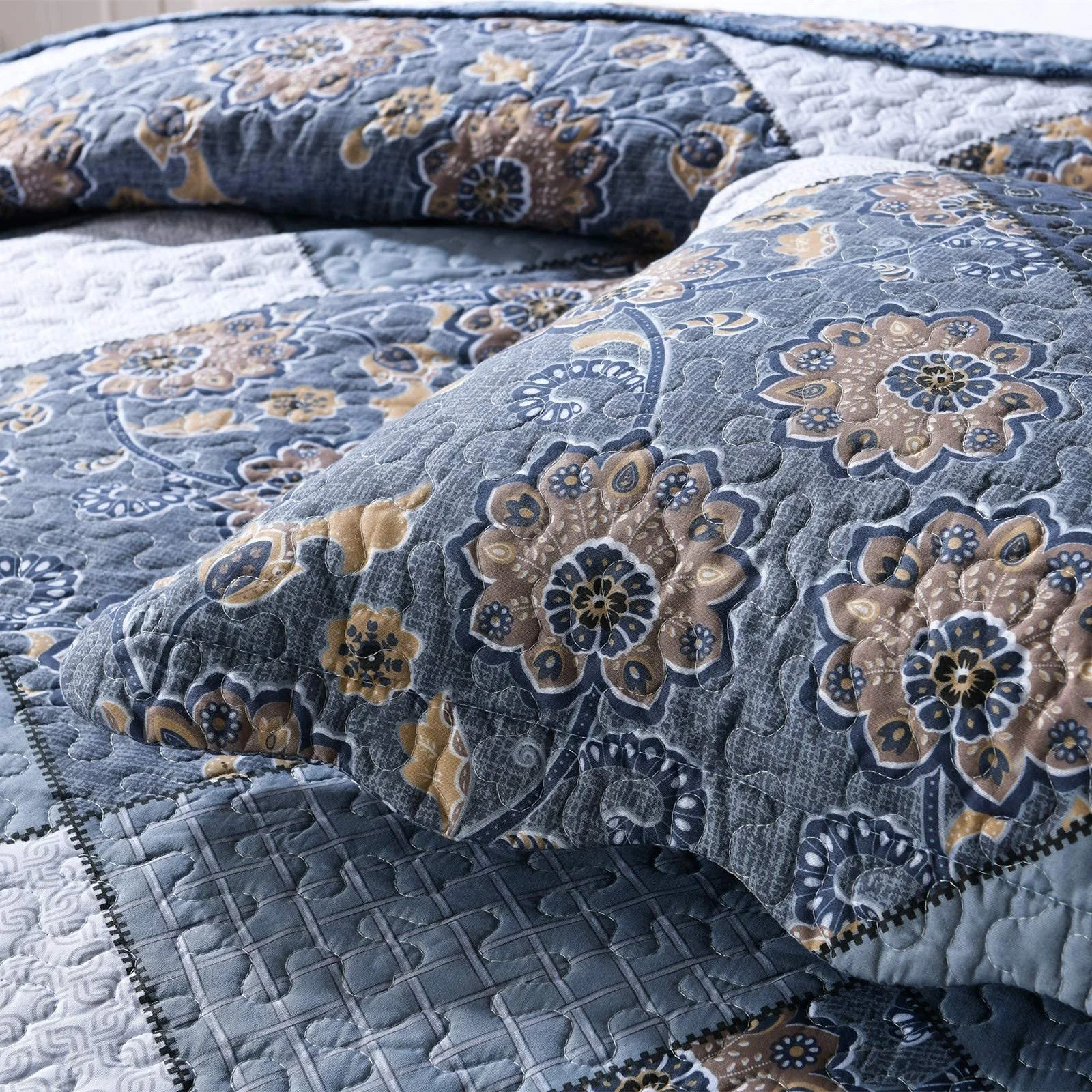 Покривало Qucover 220 x 240 см, стьобане, мікрофібра, тонке зимове, двосторонній дизайн, синій з квітковим візерунком, фото №7