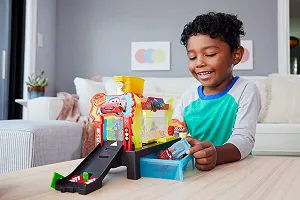 Игровой набор Автомойка Mattel Disney Pixar Cars для гоночных автомобилей с игрушечной машинкой Молния Маккуин с эффектом изменения цвета, около 50 см длиной, можно комбинировать с другими наборами JBM70 synthetic.ua - Фото 1