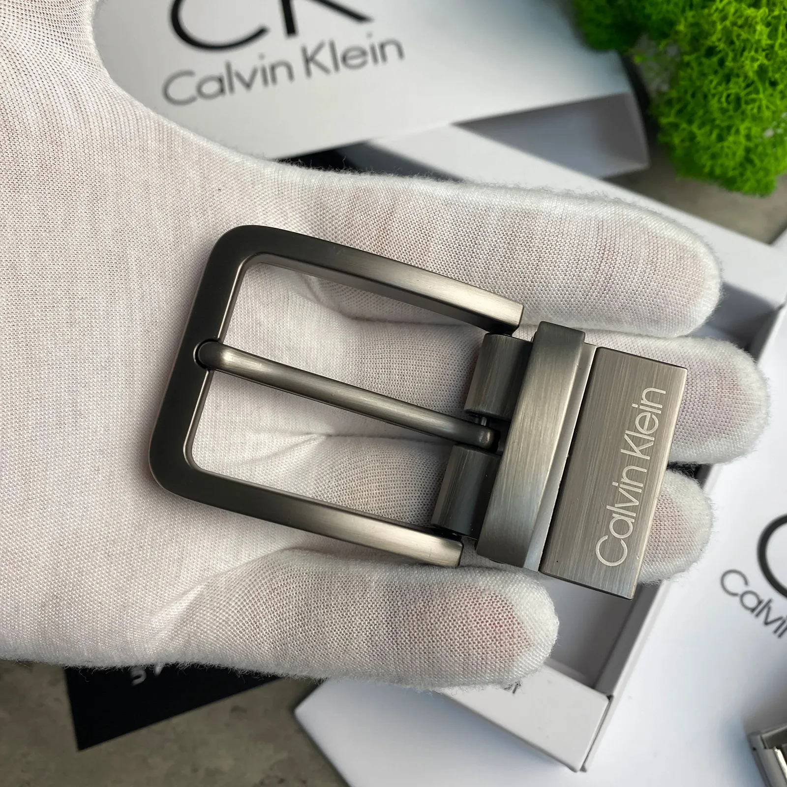 Ремінь чоловічий з натуральної шкіри Calvin Klein подарунковий набір з двома змінними пряжками, фото №6