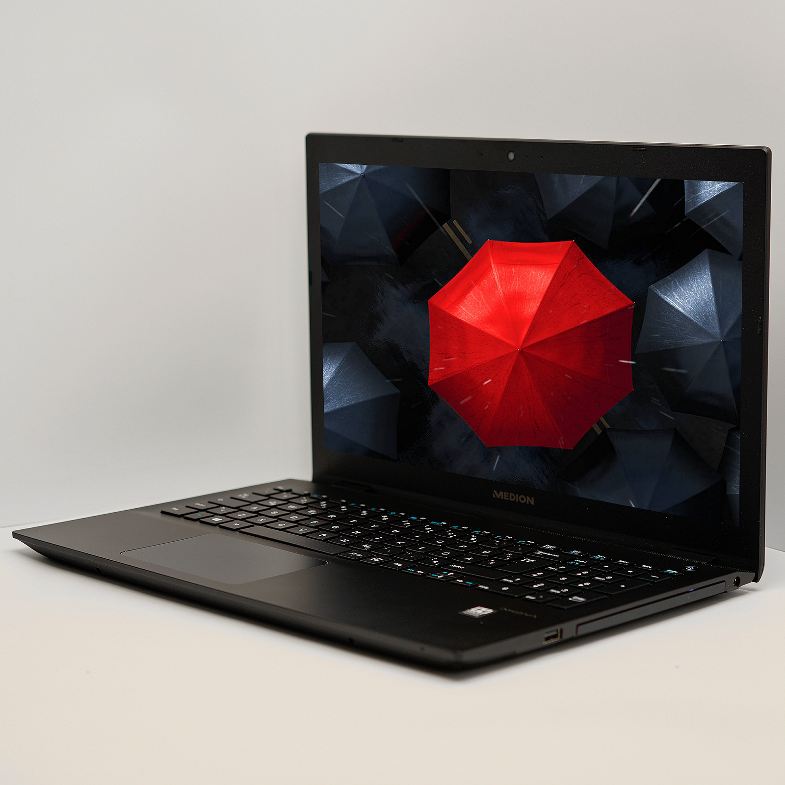 Ноутбук 15.6'' Medion (Lenovo Group) Akoya E6440 | Intel Core i7-8550U | IPS (1920x1080) FullHD | RAM 8 ГБ | SSD 128 ГБ + HDD 1 ТБ | Nvidia GeForce MX150 | Win10 (4915), фото №2