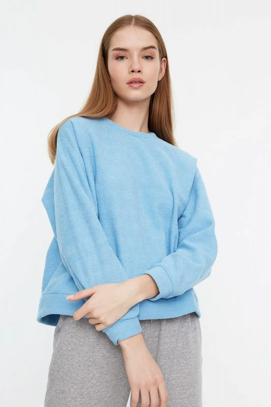 Женский свитшот TRENDYOL с круглым вырезом, однотонный, фото №3 Женский свитшот TRENDYOL с круглым вырезом, однотонный, фото №3