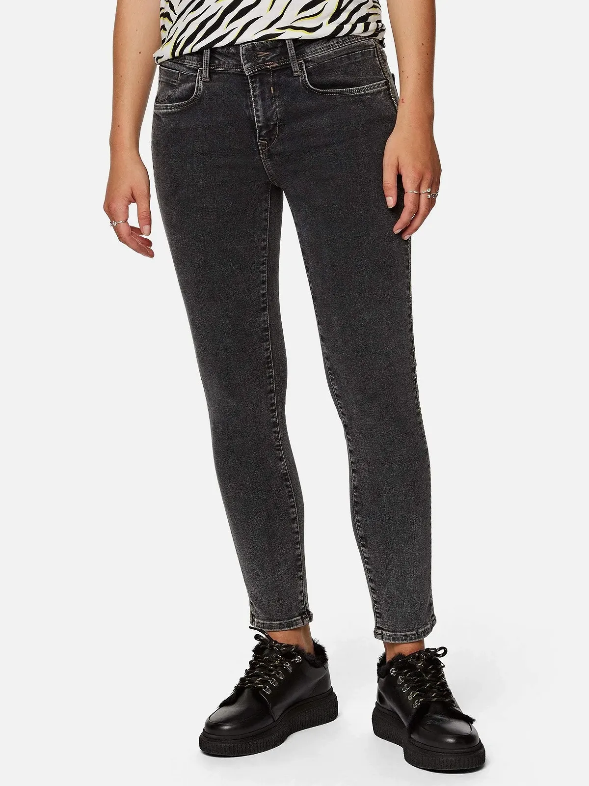 Женские джинсовые штаны MAVI ADRIANA Smoke Random Embellished - 29, фото №2 Женские джинсовые штаны MAVI ADRIANA Smoke Random Embellished - 29, фото №2