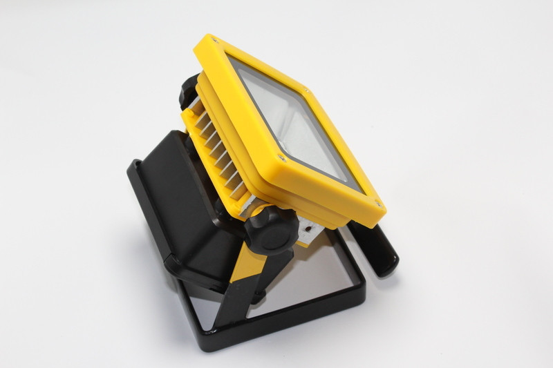 Фонарик ручной прожектор Bailong BL-204 100W от 3x18650 со стробоскопом сети 220В и прикуривателя, фото №4