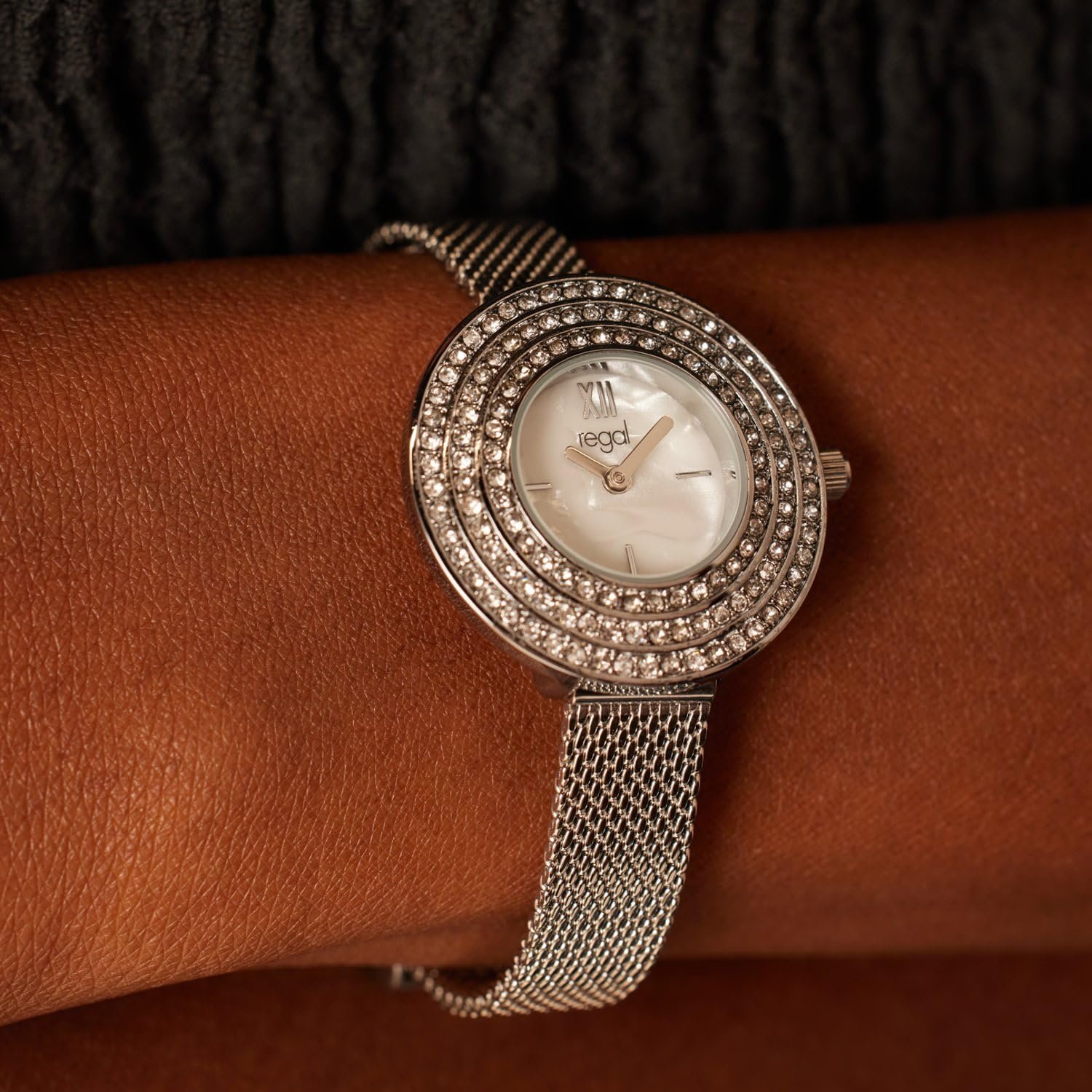 Женские часы Lucardi Regal серебряного цвета с тремя рядами кубического циркония, сплав, серебристый цвет, 29.10 мм, фото №3