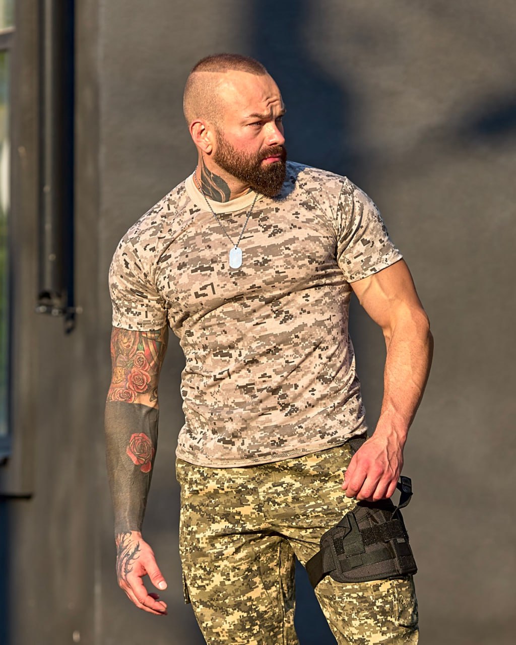 Мужская футболка пиксель камуфляжная цвет хаки размер L, фото №1