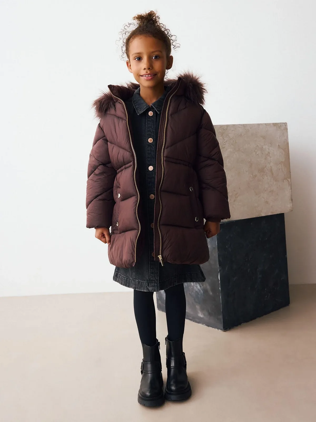 Водонепроникна стьобана куртка для дівчат Next з обробкою зі штучного хутра, фото №8