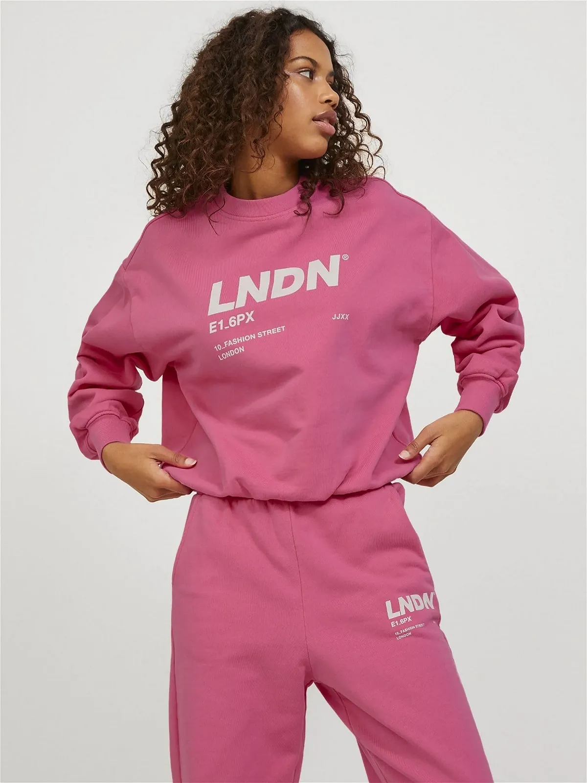 Женский Свитшот JACK & JONES Jjxx Jxbeatrice Ls Loose Vint Sweat Noos, фото №2 Женский Свитшот JACK & JONES Jjxx Jxbeatrice Ls Loose Vint Sweat Noos, фото №2