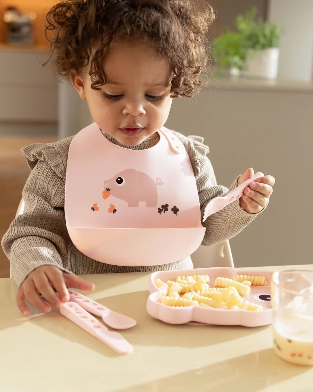 Тарілка Done by Deer Pigee Pink силіконова, фото №6 Тарілка Done by Deer Pigee Pink силіконова, фото №6