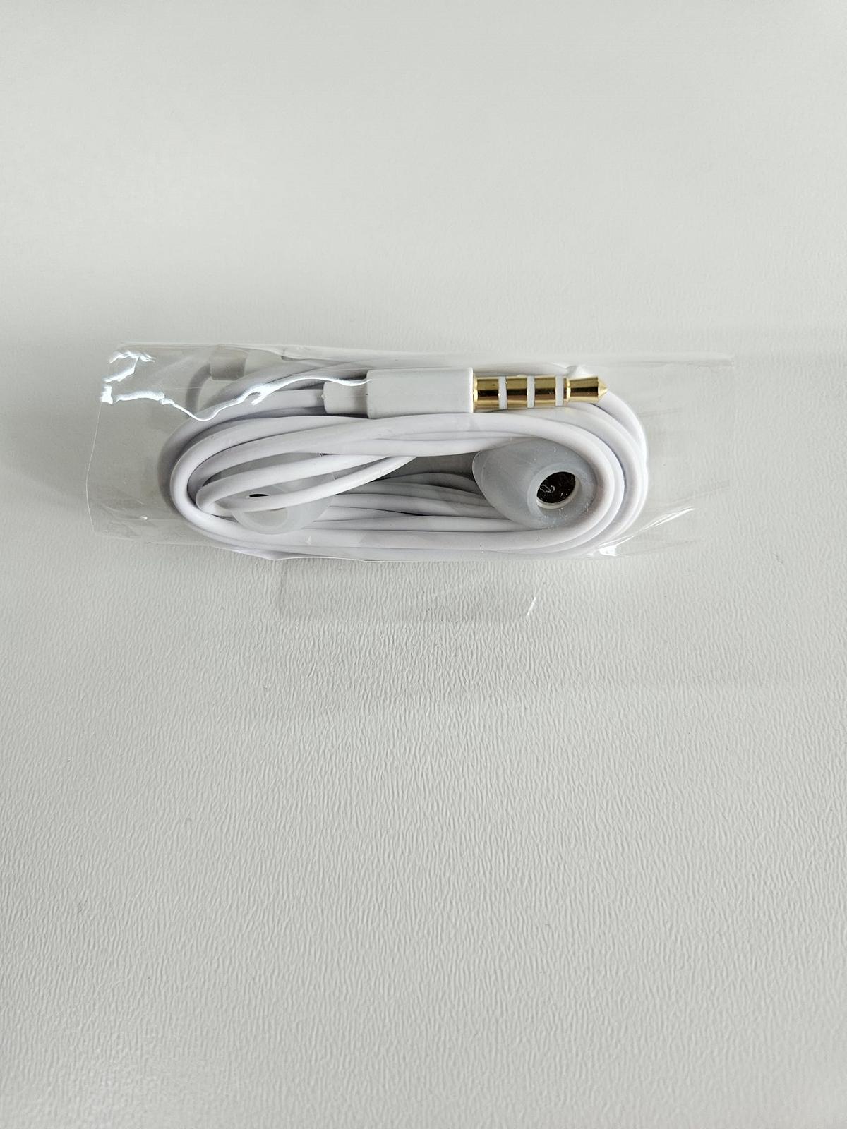 Універсальні навушники Samsung EHS64 для Galaxy S3/S4/S5/S6/S6 Mini/Edge 3,5 Jack з мікрофоном і дистанційним управлінням білий, фото №4 Універсальні навушники Samsung EHS64 для Galaxy S3/S4/S5/S6/S6 Mini/Edge 3,5 Jack з мікрофоном і дистанційним управлінням білий, фото №4