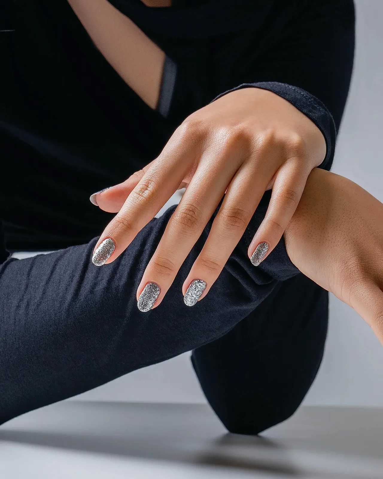 Гель-лак Gelish Mini Am I Making You Gelish? Серебряный 9 мл, фото №7 Гель-лак Gelish Mini Am I Making You Gelish? Серебряный 9 мл, фото №7