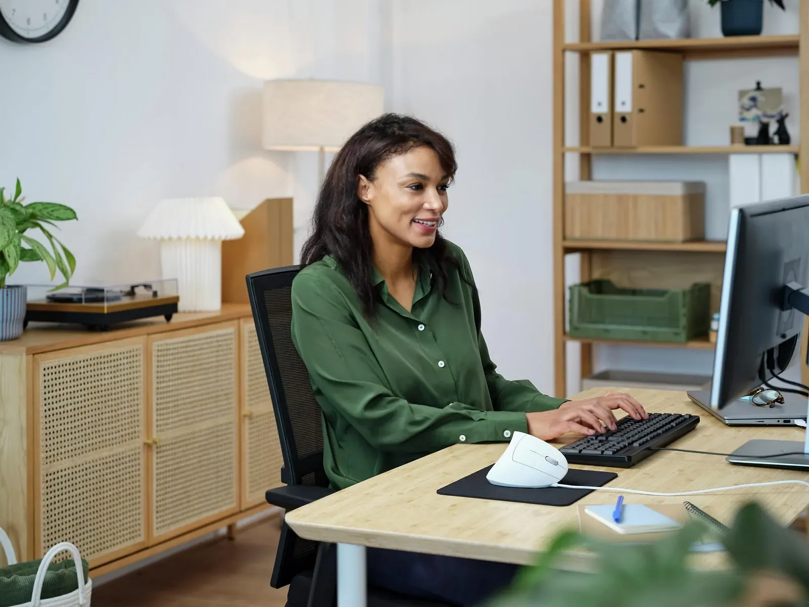 Мышь Trust Verto вертикальная, 1000/1600 DPI, LED подсветка, с кабелем для правшей, фото №8 Мышь Trust Verto вертикальная, 1000/1600 DPI, LED подсветка, с кабелем для правшей, фото №8