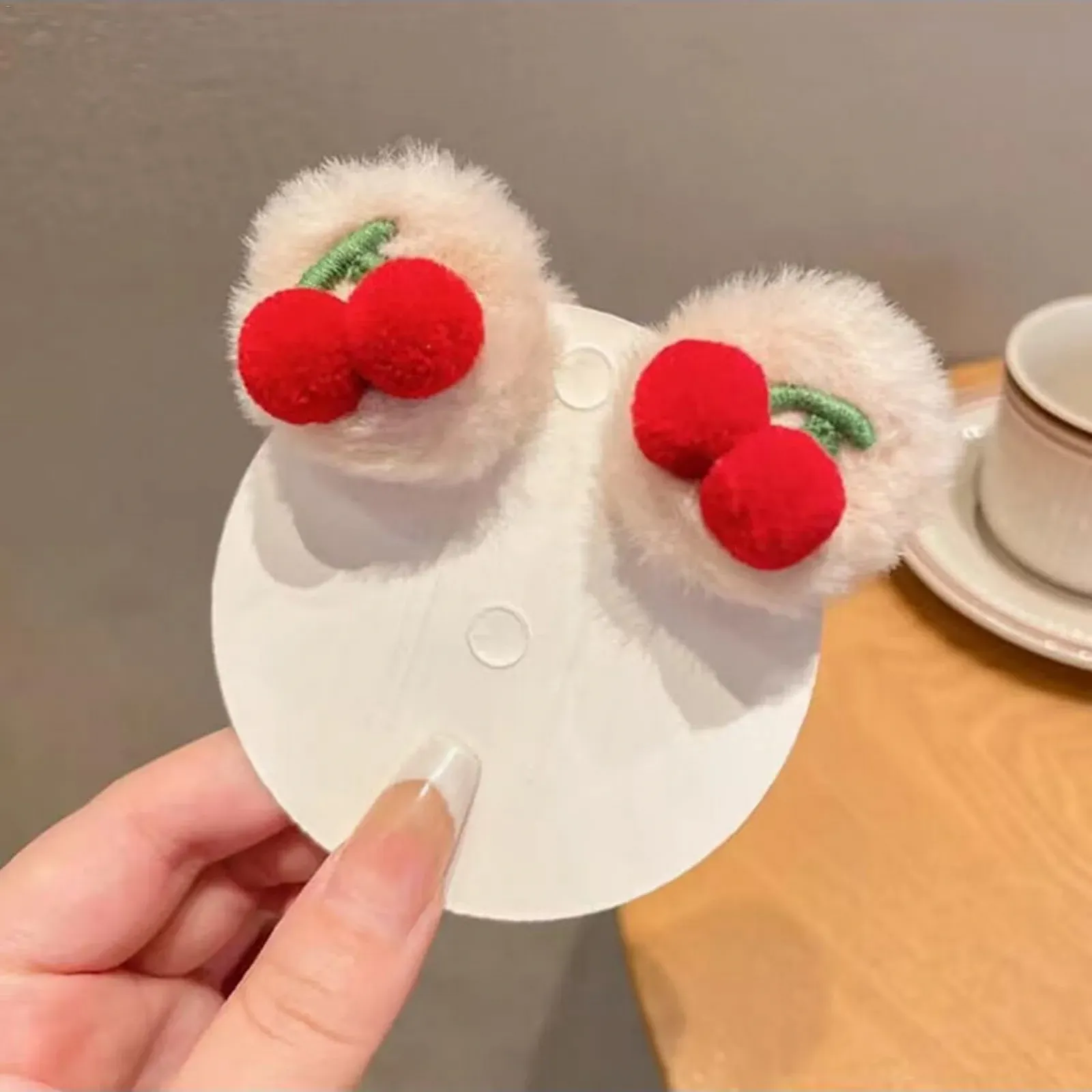 Плюшевые Заколки для Волос Фруктовые - 2 шт., фото №3 Плюшевые Заколки для Волос Фруктовые - 2 шт., фото №3