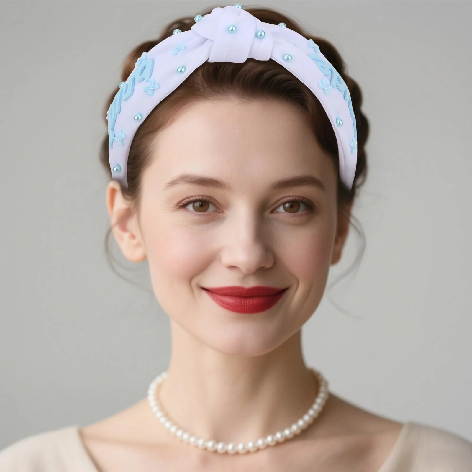 Обруч Білий Вузол з Синім Написом "Bride" та Перлинною Оздобою, фото №4 Обруч Білий Вузол з Синім Написом "Bride" та Перлинною Оздобою, фото №4