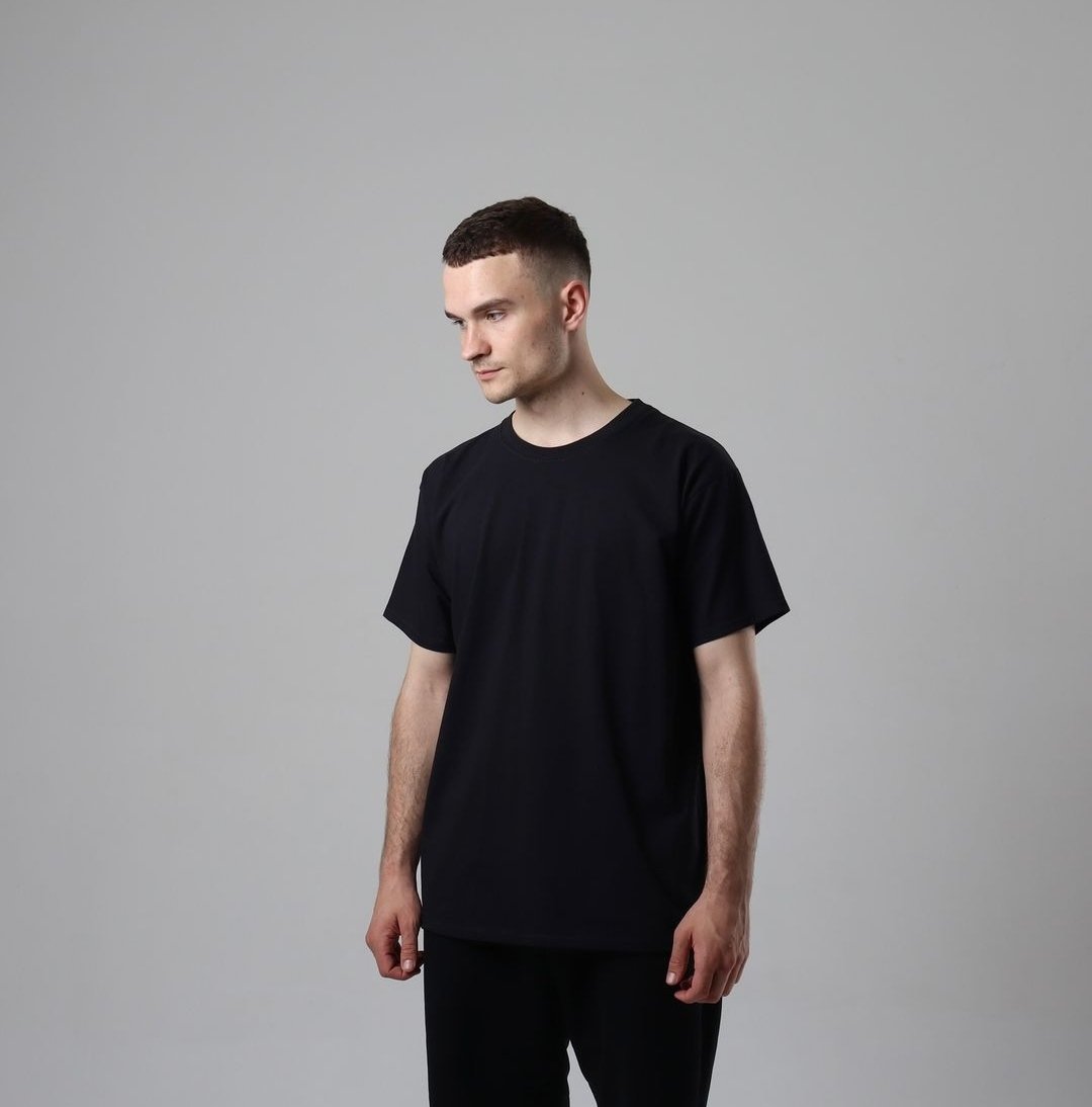 Чорна бавовняна однотонна футболка унісекс, фото №4