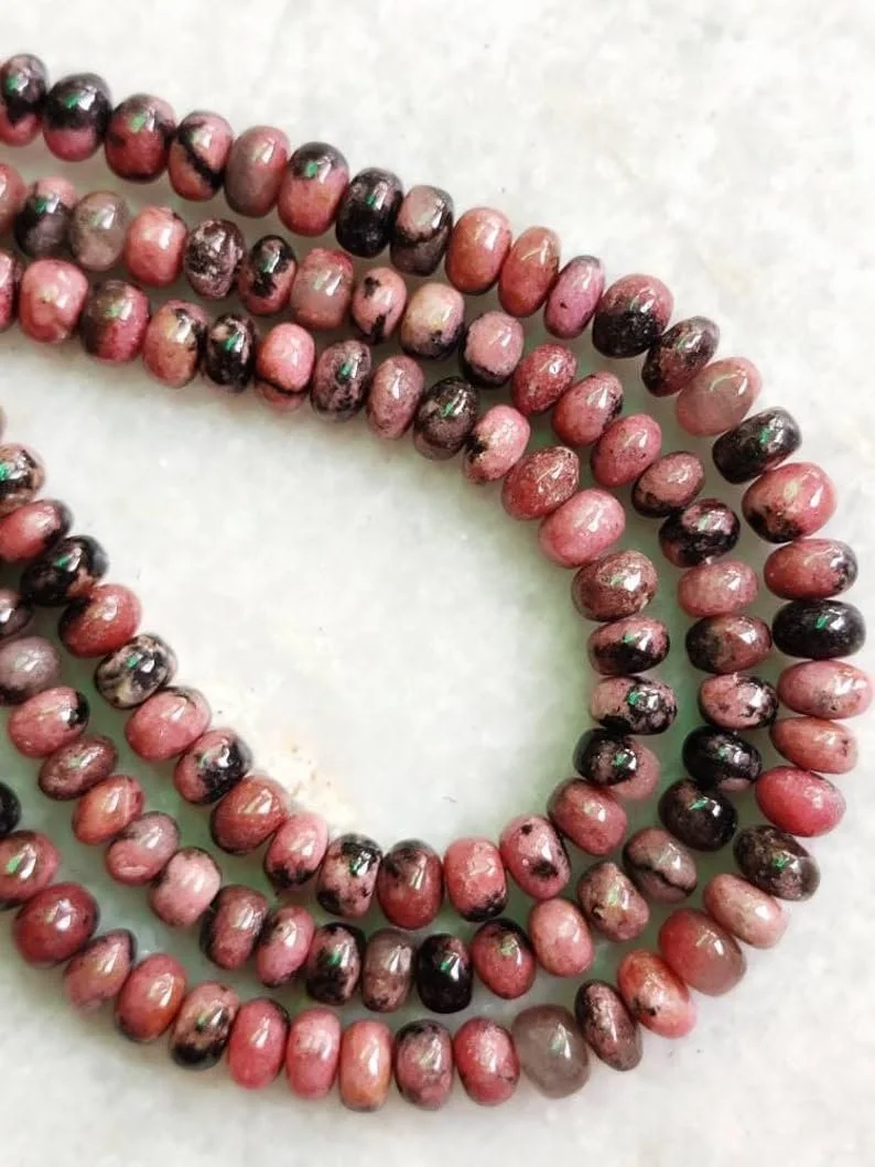 Круглі гладкі намистини з родоніту 6.5-7 мм, нитка довжиною 25 см для намиста та браслета, фото №3