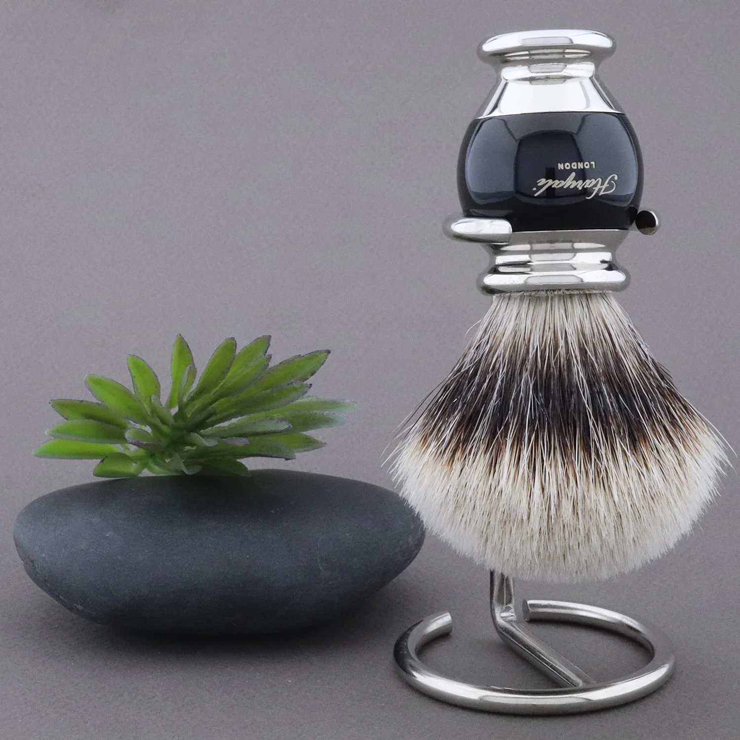 Помазок для бритья Modern Black Silver Tip Badger Hair с держателем Черный/Серебристый, фото №2 Помазок для бритья Modern Black Silver Tip Badger Hair с держателем Черный/Серебристый, фото №2